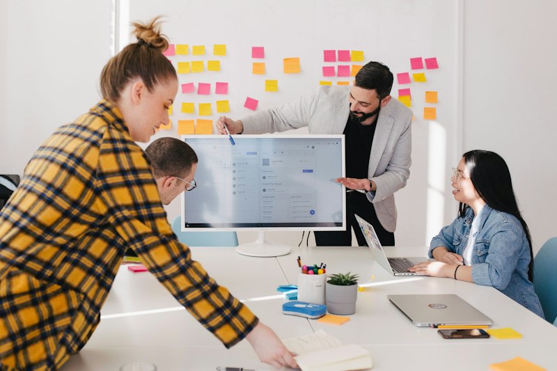 Structuring a corporate communication message on a whiteboard